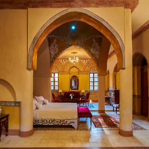 المديرة فندق